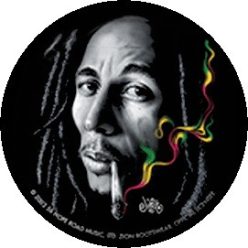 BOB MARLEY: Smoke (badge, 2,5 cm)