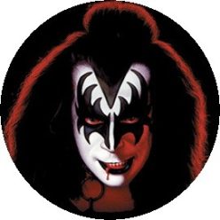 KISS: Gene Simmons (jelvény, 2,5 cm)