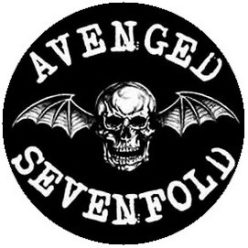 AVENGED SEVENFOLD: Logo (jelvény, 2,5 cm)