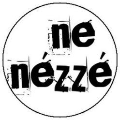NE NÉZZÉ' (jelvény, 2,5 cm)