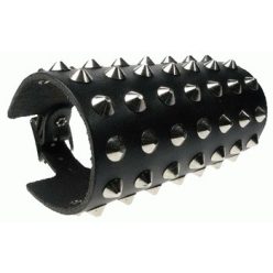 7 soros, bőr csuklószorító, kúp szegecs