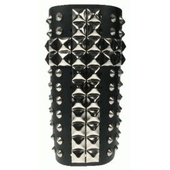 11 soros, bőr csuklószorító, piramis és kúp szegecs