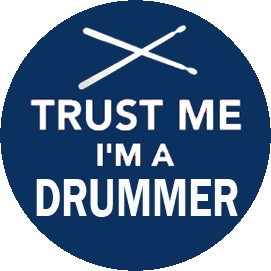 DOBOS: Trust Me I'm A Drummer (jelvény, 2,5 cm)