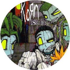KORN: Issues Dolls (nagy jelvény, 3,7 cm)