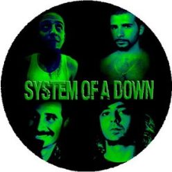 SYSTEM OF A DOWN: Band Green (nagy jelvény, 3,7 cm)