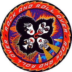KISS: Rock And Roll Over (nagy jelvény, 3,7 cm) 